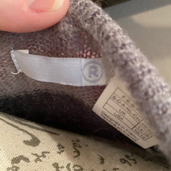 Woman’s size 10/12 Light weight sweater - Picture 5 of 5